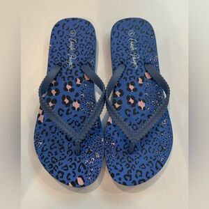 6/$20 Charlie Paige Blue Leopard Print Flip Flops